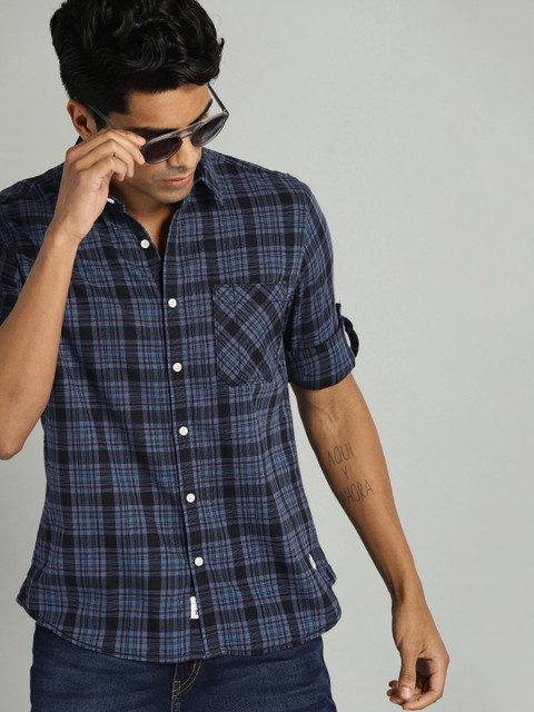 

Roadster Men Blue & Black Regular Fit Checked Casual Shirt