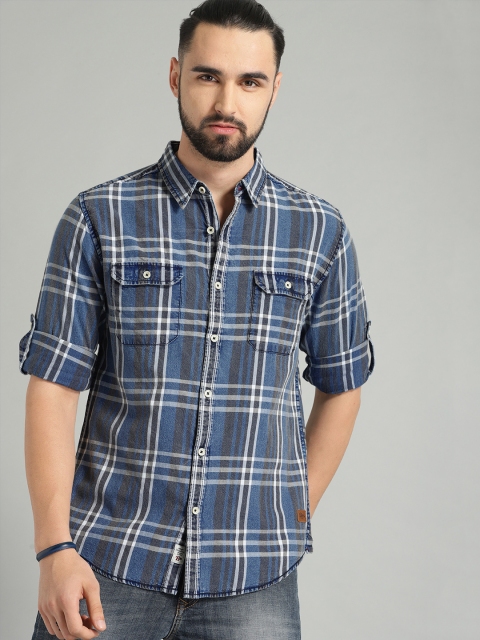 

Roadster Men Blue & White Regular Fit Checked Casual Shirt
