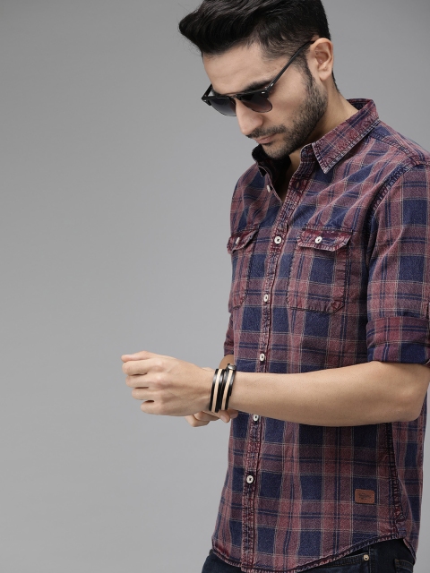 

The Roadster Lifestyle Co Men Navy Blue & Rust Red Regular Fit Checked Casual Shirt