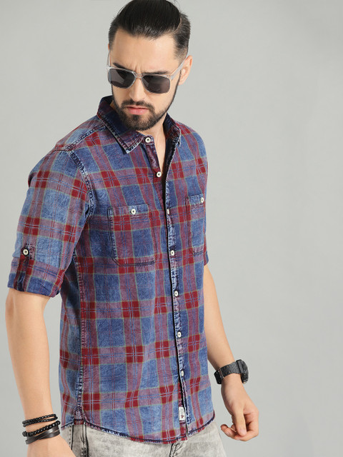 

Roadster Men Navy Blue & Maroon Regular Fit Checked Casual Shirt