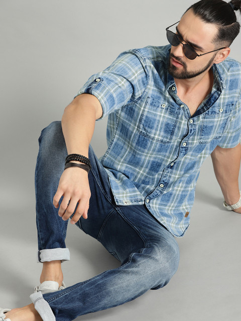 

Roadster Men Navy Blue & Olive Green Regular Fit Checked Casual Shirt