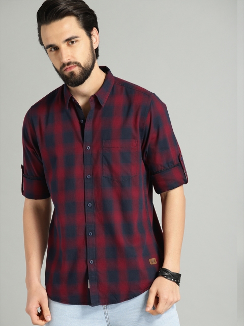 

Roadster Men Maroon & Navy Blue Regular Fit Checked Casual Shirt