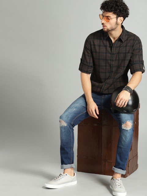 

The Roadster Lifestyle Co Men Coffee Brown & Black Regular Fit Checked Casual Shirt