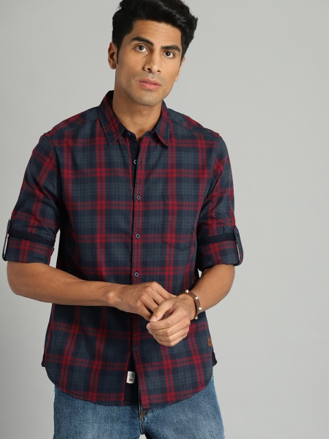 

Roadster Men Navy Blue & Red Regular Fit Checked Casual Shirt