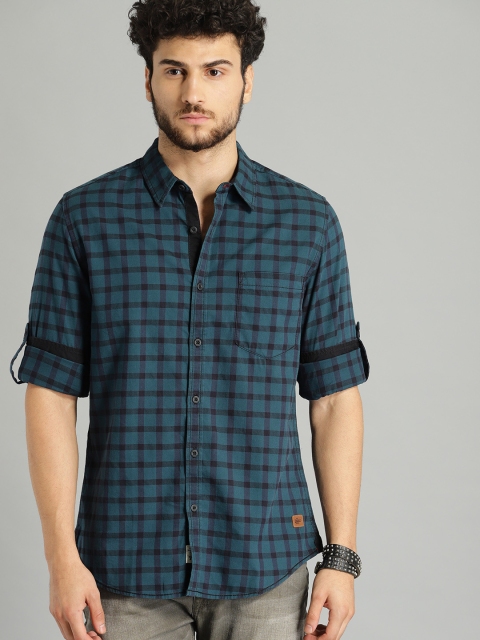 

Roadster Men Teal Blue & Black Regular Fit Checked Casual Shirt
