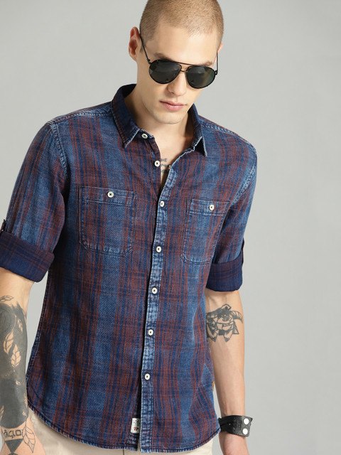 

Roadster Men Navy Blue & Rust Orange Regular Fit Checked Casual Shirt