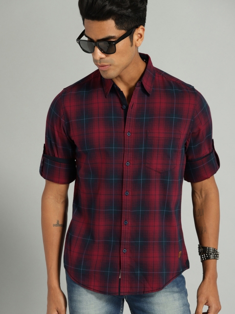 

Roadster Men Maroon & Navy Blue Checked Casual Shirt