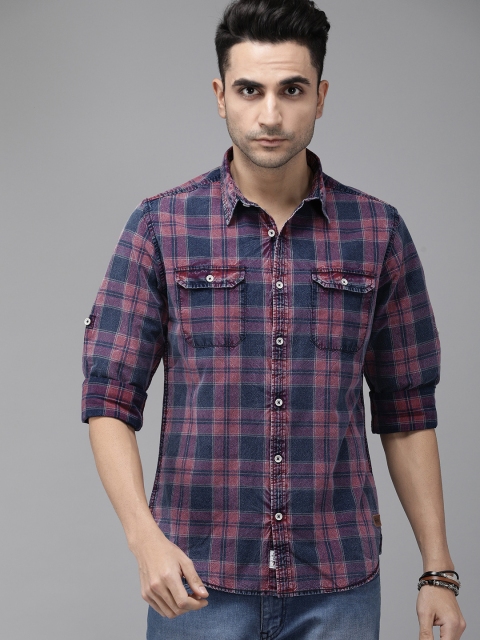 

The Roadster Lifestyle Co Men Navy Blue & Red Regular Fit Checked Casual Shirt
