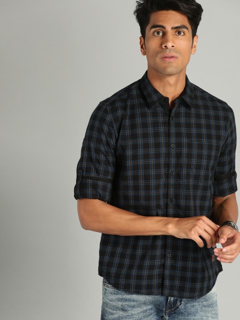 

The Roadster Lifestyle Co Men Black & Blue Regular Fit Checked Casual Shirt