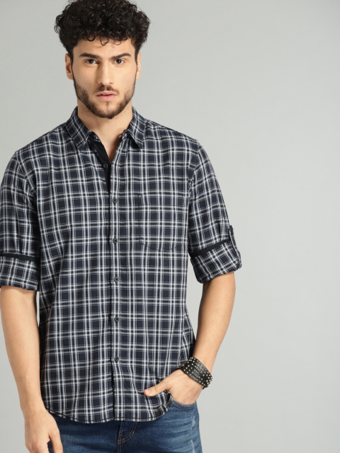

The Roadster Lifestyle Co Men Navy Blue & Black Regular Fit Checked Casual Shirt