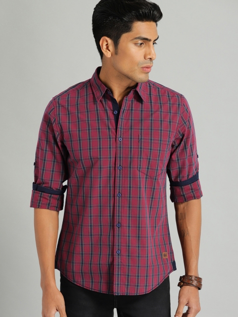 

The Roadster Lifestyle Co Men Maroon & Navy Blue Regular Fit Checked Casual Shirt