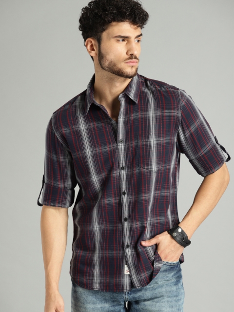 

Roadster Men Maroon & Navy Blue Checked Regular Fit Casual Shirt