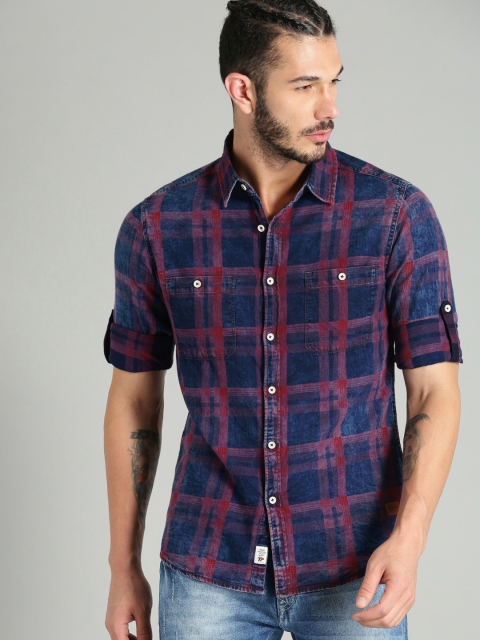 

Roadster Men Navy Blue & Maroon Regular Fit Checked Casual Shirt