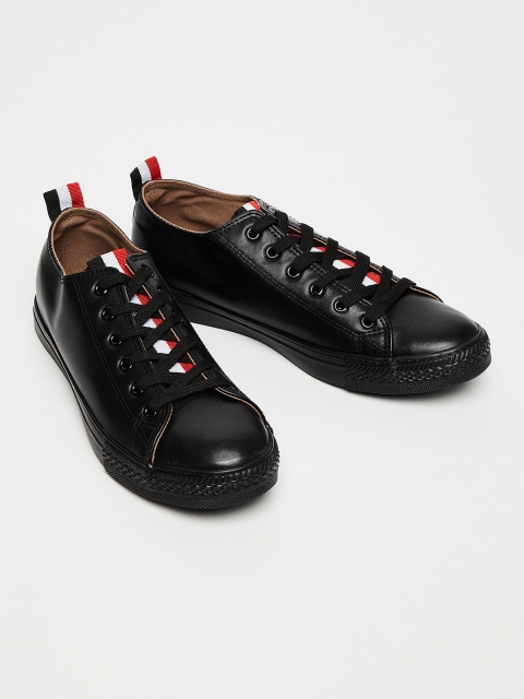 

Forca by Lifestyle Men Black Sneakers