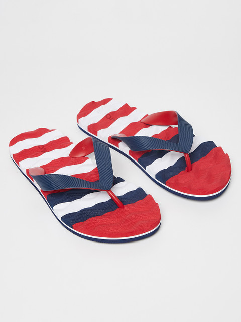 

Forca by Lifestyle Men Red & White Striped Thong Flip-Flops