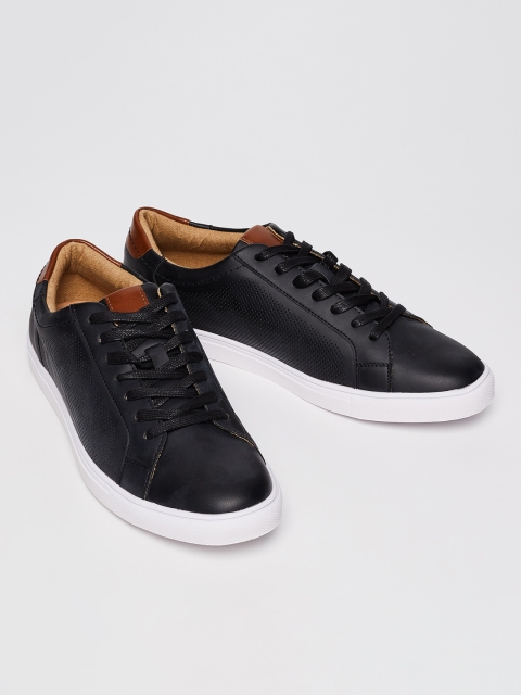

Forca by Lifestyle Men Black Sneakers
