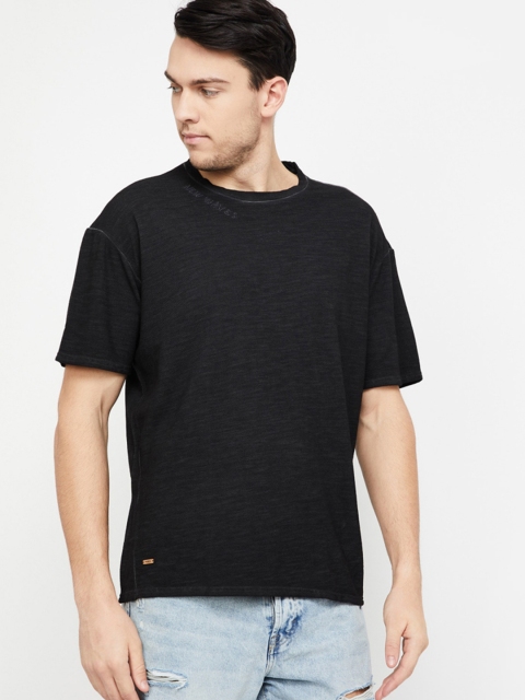 

Forca by Lifestyle Men Black Solid Round Neck T-shirt