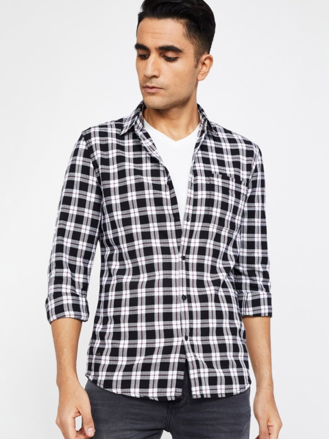 

Forca by Lifestyle Men White & Black Slim Fit Checked Casual Shirt