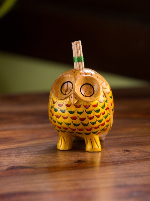 

ExclusiveLane Brown Solid Cedar Wood Hand Carved Toothpick Holder