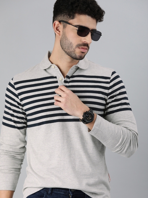 

The Roadster Lifestyle Co Men Teal Green Solid T-shirt