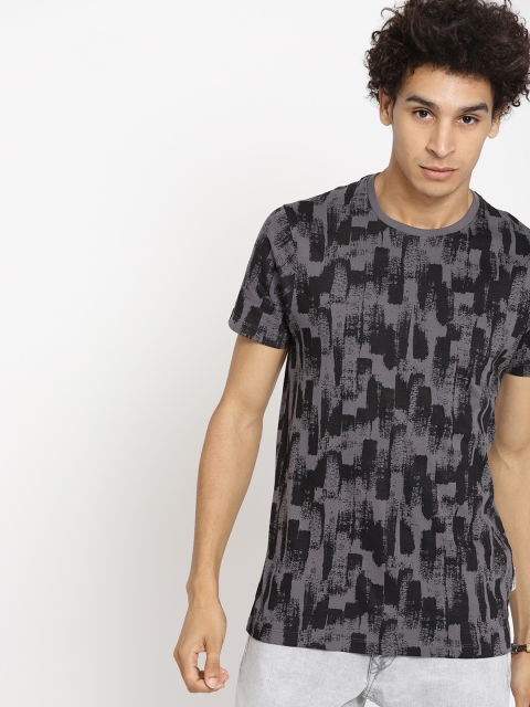 

Roadster Men Charcoal Grey & Black Printed Round Neck T-shirt