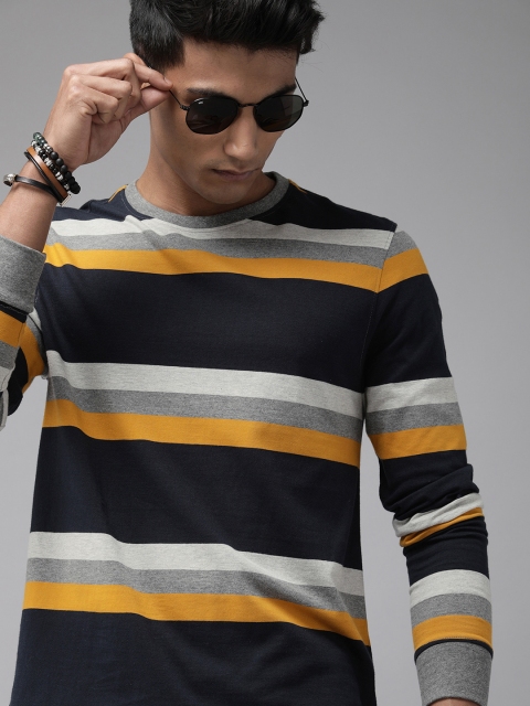 

Roadster Men Black Striped Round Neck T-shirt