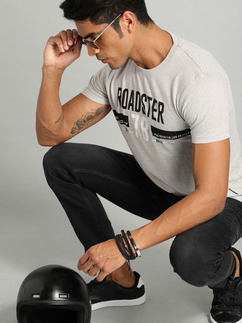 

Roadster Men Grey Melange Printed Round Neck T-shirt
