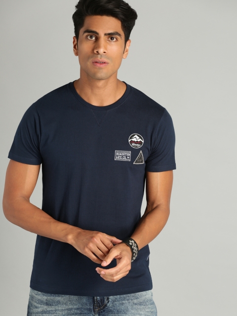 

Roadster Men Navy Blue Solid Round Neck T-shirt