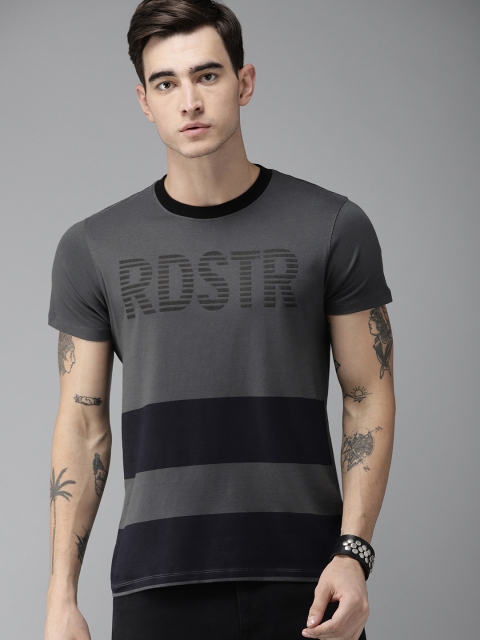 

The Roadster Lifestyle Co Men Charcoal Grey Printed Round Neck Pure Cotton T-shirt