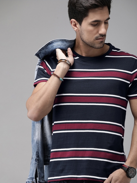 

The Roadster Lifestyle Co Men Navy Blue Pink Striped Round Neck Pure Cotton T-shirt