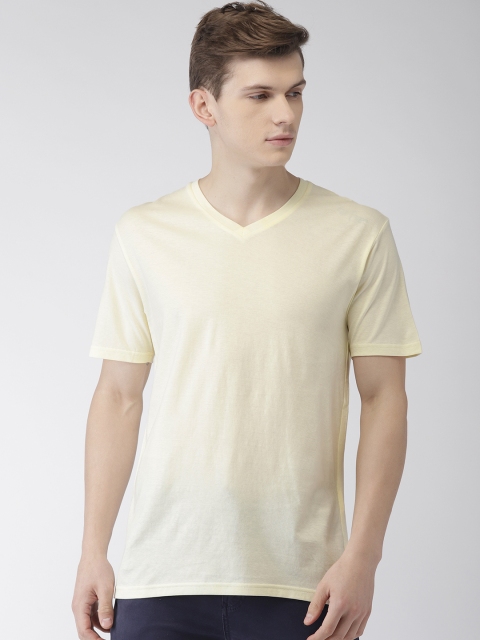 

Celio Men Yellow Solid V-Neck T-shirt