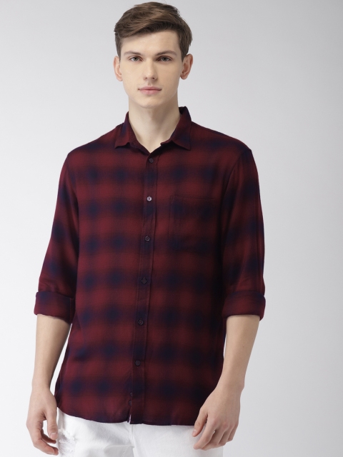 

Celio Men Marron & Navy Blue Regular Fit Checked Casual Shirt, Maroon