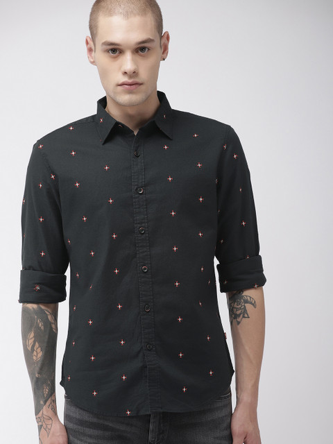 

Levis Men Black & Red Slim Fit Embroidered Casual Shirt