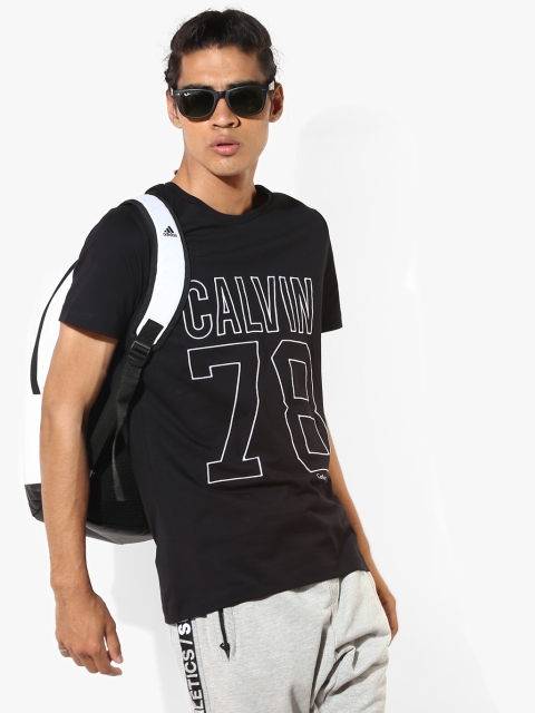 

Black Solid Regular Fit Round Neck T-Shirt