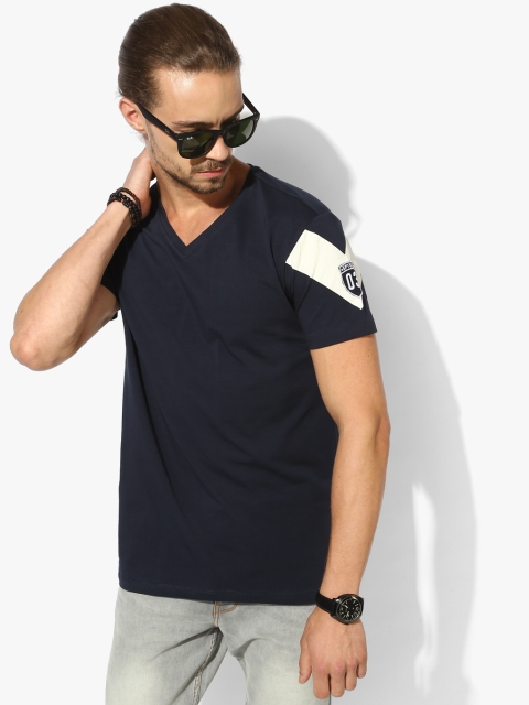 

Navy Blue Solid Slim Fit V Neck T-Shirt