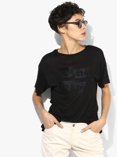 

Lee Women Black Solid Round Neck T-shirt