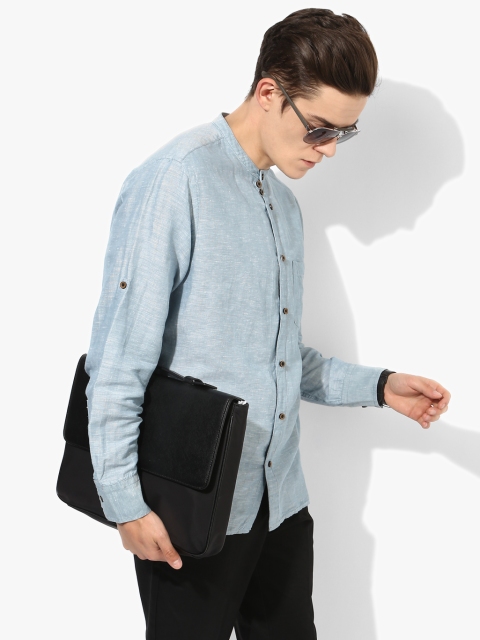 

Blue Solid Regular Fit Casual Shirt