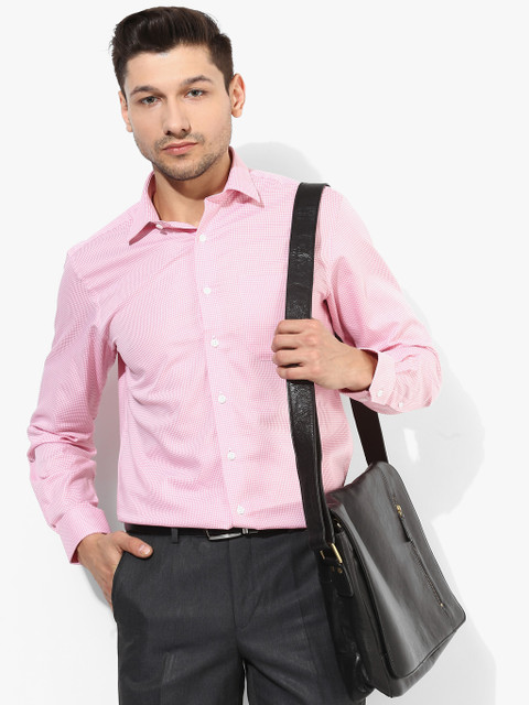 

Louis Philippe Men Pink Regular Fit Checked Casual Shirt