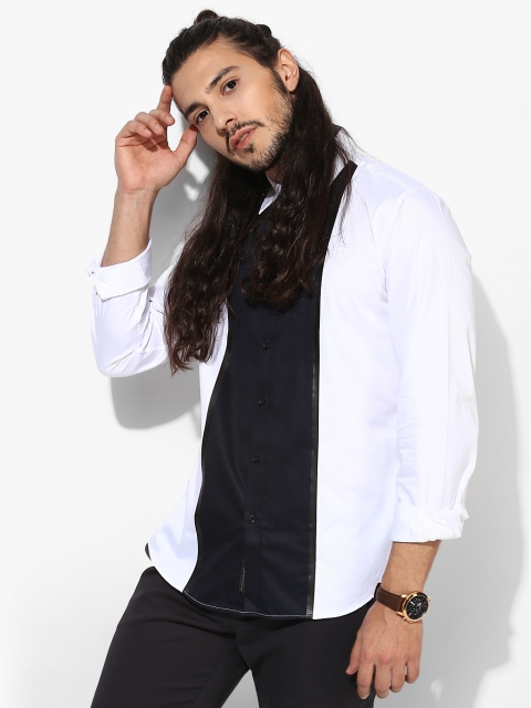 

Blackberrys Men White & Navy Colourblocked Slim Fit Smart Casual Shirt