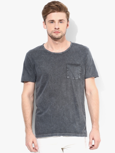 

Dark Grey Solid Regular Fit Round Neck T-Shirt