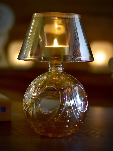 

Archies Gold-Toned Scented Candle With Glass Lamp