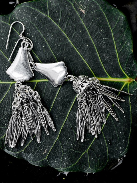 

ZeroKaata Women Silver-Toned Dome Shaped Jhumkas