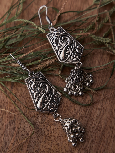 

ZeroKaata Women Silver-Toned Dome Shaped Jhumkas