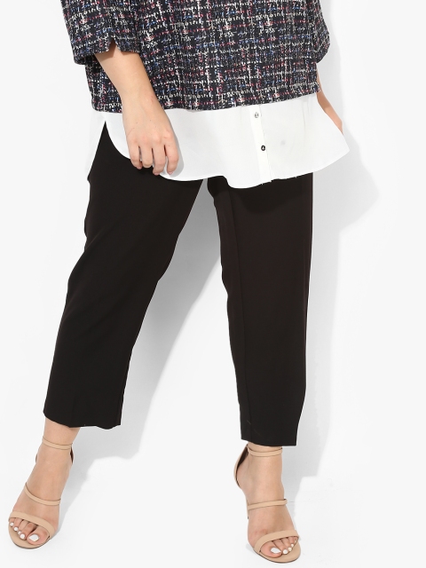 

Black Solid Slim Fit Chinos