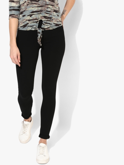

Deal Jeans Black Solid Slim Fit Chinos