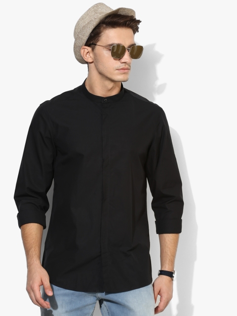 

Black Solid Slim Fit Casual Shirt