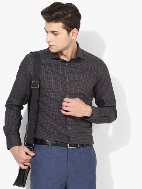 

Black Solid Regular Fit Formal Shirt, Grey