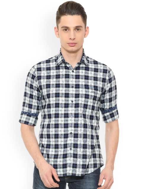 

Van Heusen Sport Men Navy Blue & Off-White Slim Fit Checked Casual Shirt