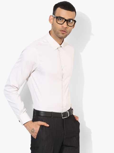 

Celio Men Off-White Solid Slim Fit Formal Shirt