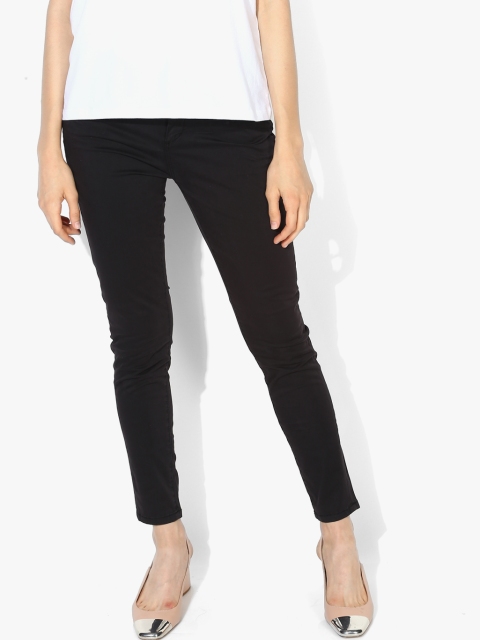 

Black Solid Skinny Fit Jeans